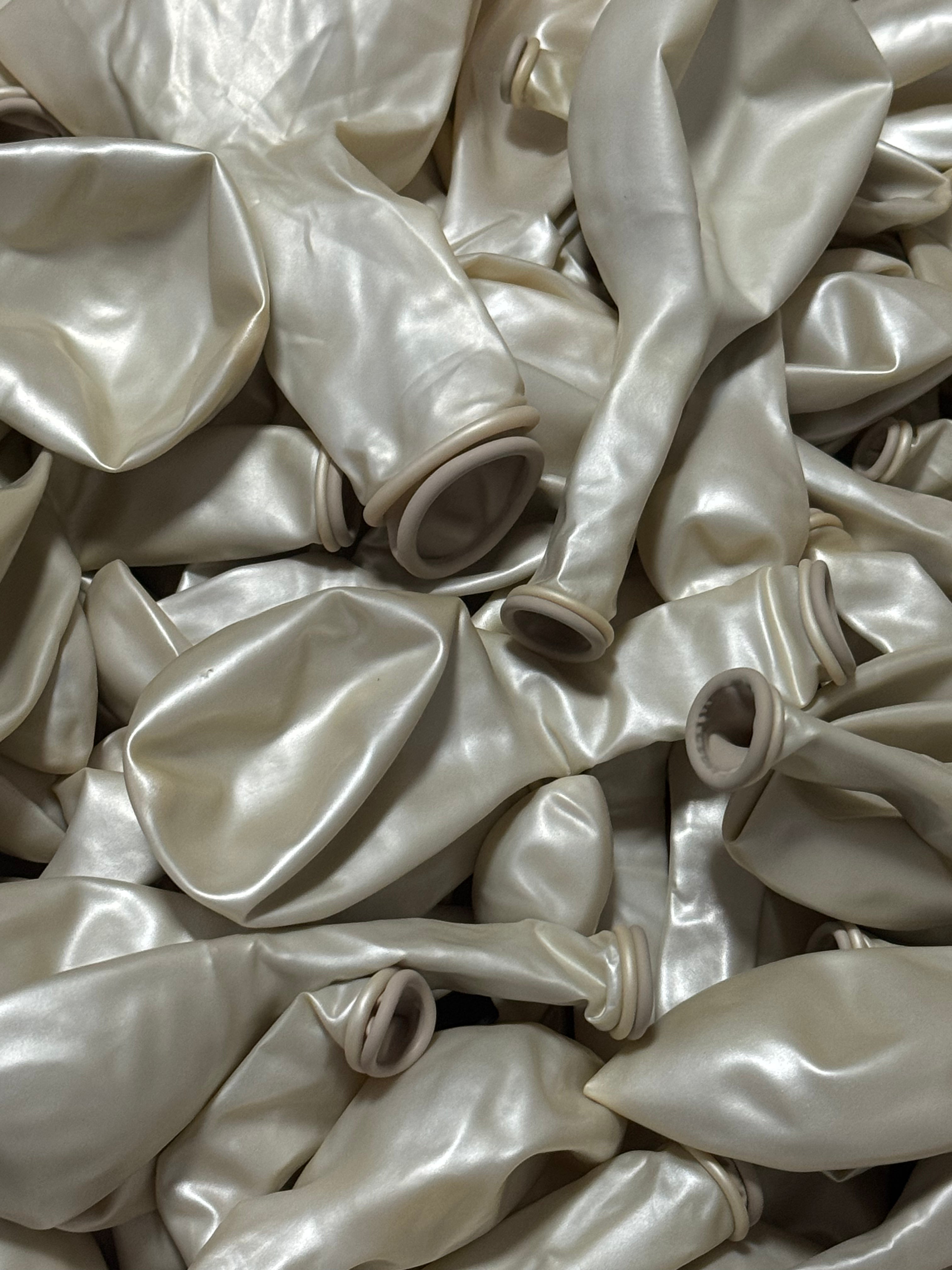 Set duplo punjenih - biserno belih balona