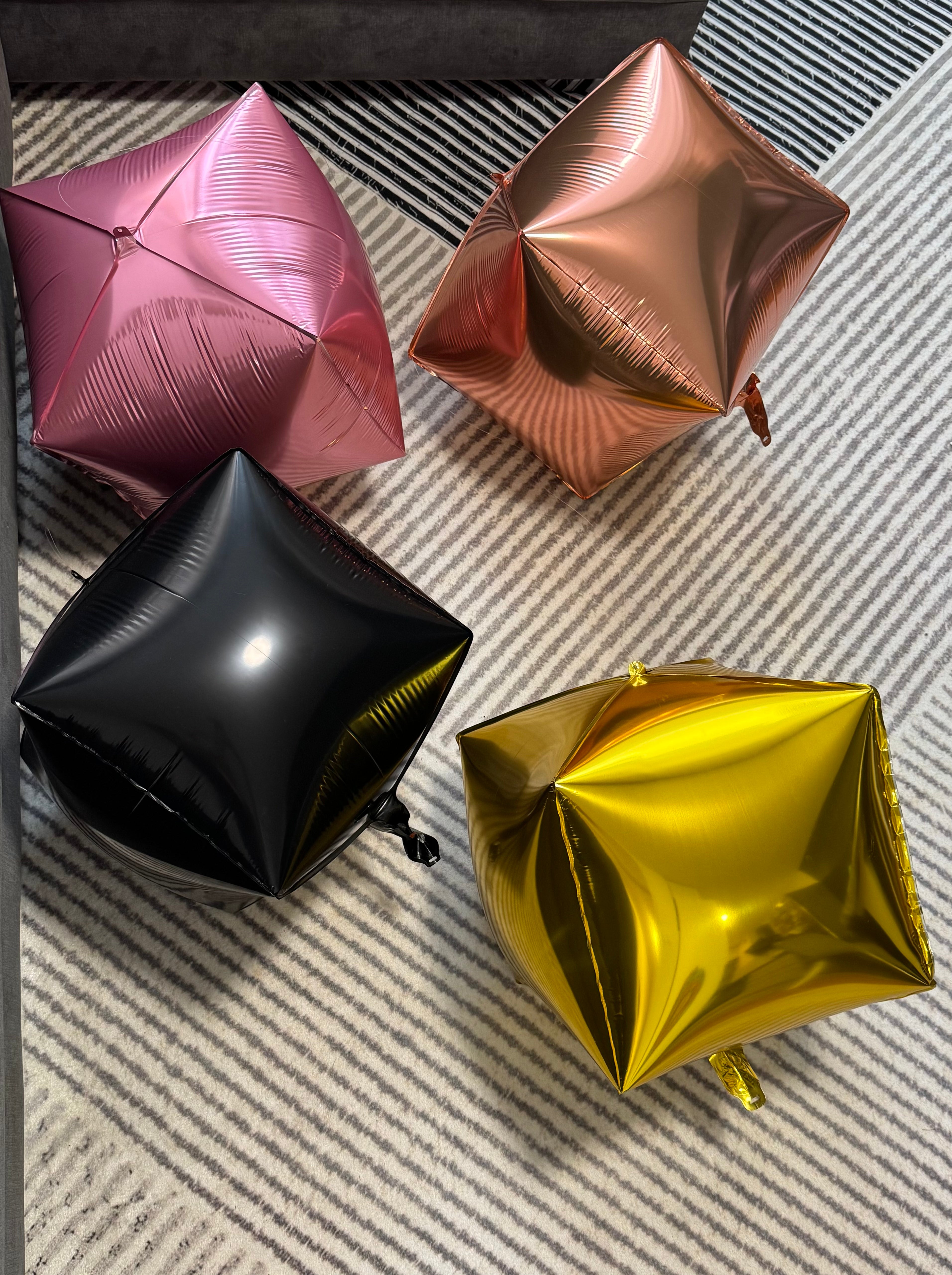 Kockasti folija balon 56cm - Prestige