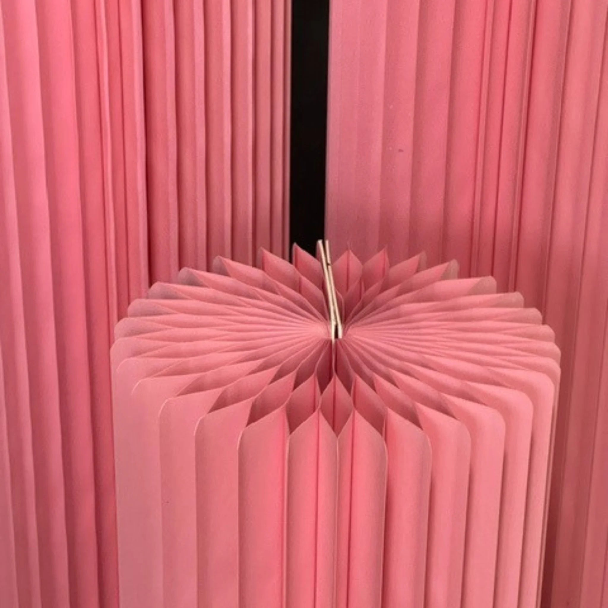 Origami sto roze za žurke i tematske proslave