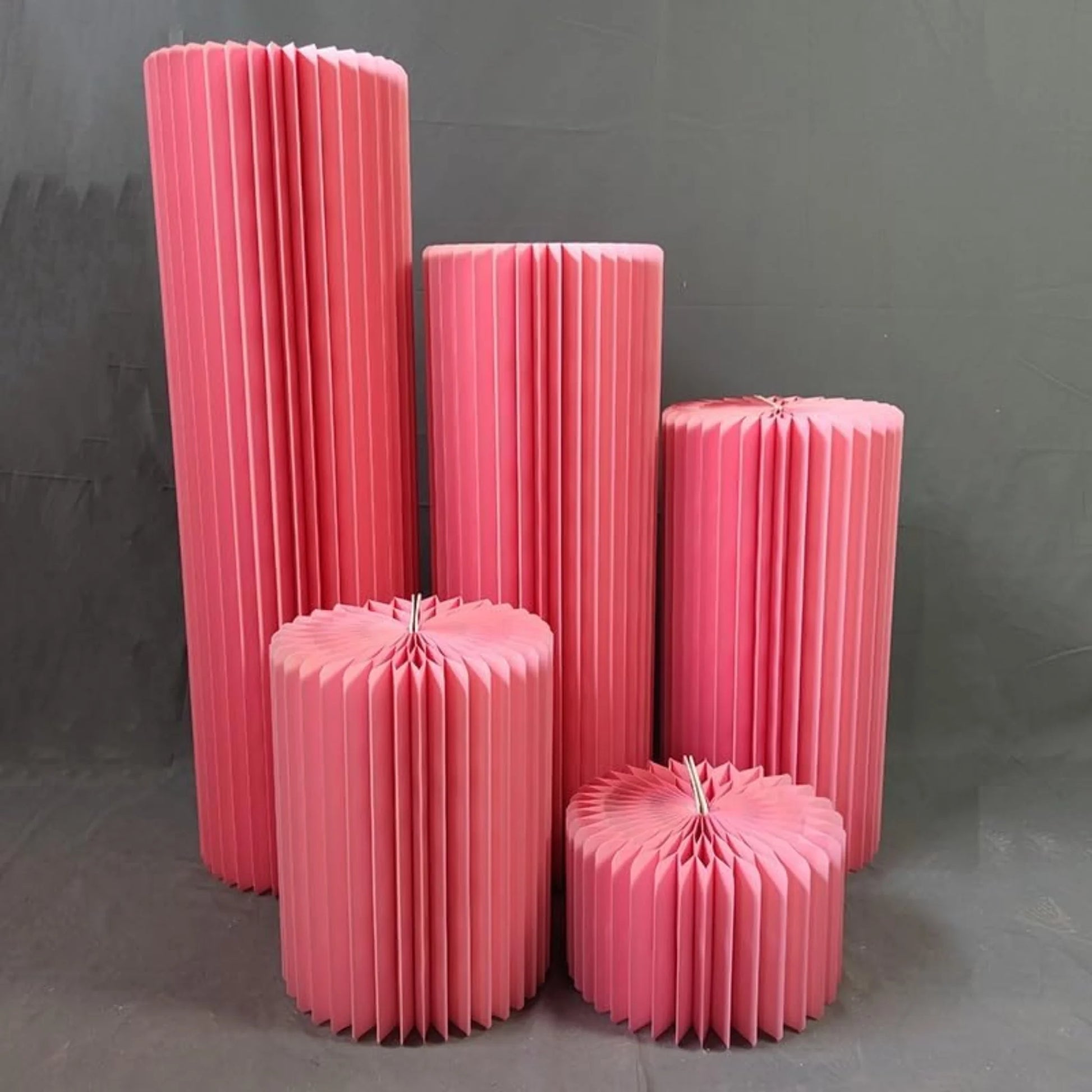 Roze origami sto za dečije rođendane